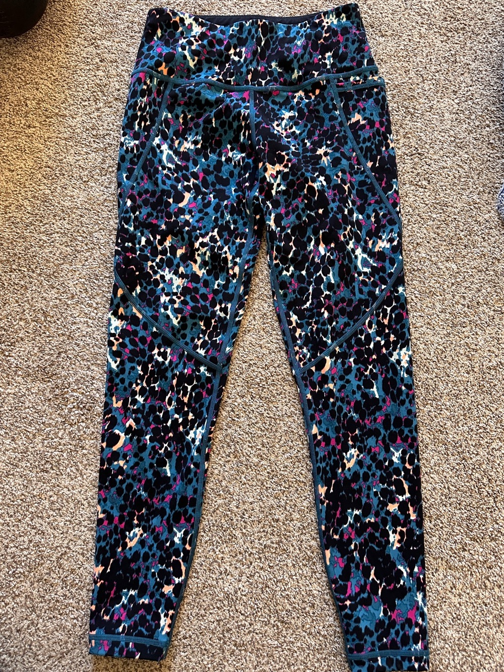 Sweaty Betty Leopard Print 7/8 Leggings in Teal, Black & Pink